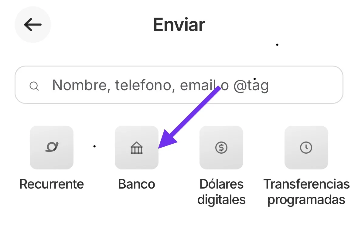 Pantalla Enviar con una flecha señalando la opción Banco