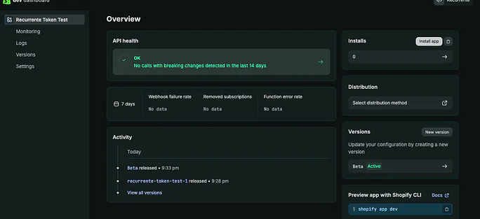 Overview de la app en el Dev Dashboard de Shopify con la tarjeta Installs y el botón Install app